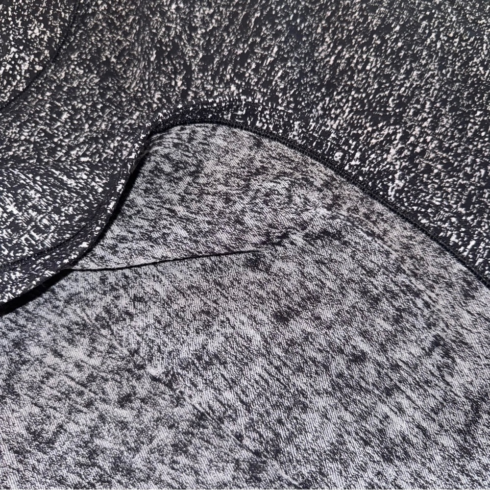 Lululemon Outrun Long Sleeve Suited Print White Black - Picture 6 of 9